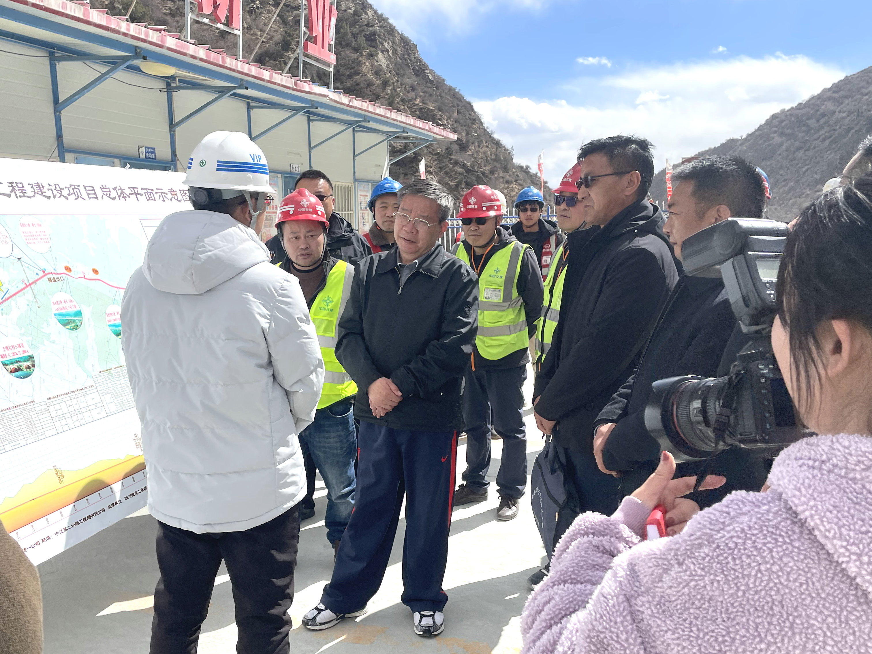 許成倉(cāng)調(diào)研 (1)_副本.jpg